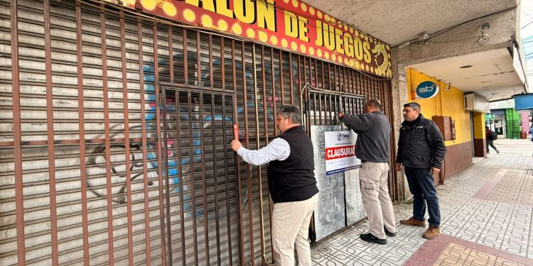 Seguridad Municipal y Carabineros clausuran seis casinos irregulares en el centro de Talca