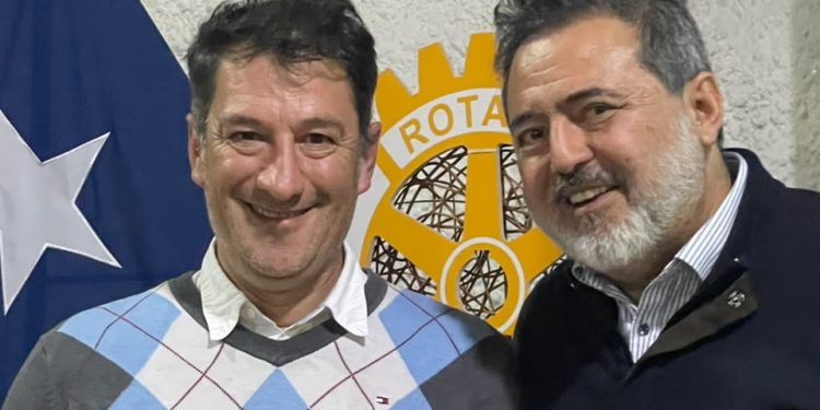 ​Bombero talquino compartió en Rotary Club Talca su experiencia en misión internacional de rescate tras terremoto en Venezuela