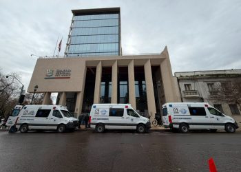Gobierno del Maule fortalece la atención de salud con la entrega de tres nuevas ambulancias para Cauquenes y Sagrada Familia