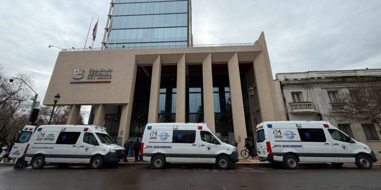 Gobierno del Maule fortalece la atención de salud con la entrega de tres nuevas ambulancias para Cauquenes y Sagrada Familia