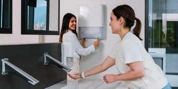 La “amenaza silenciosa” en baños y cocinas que está golpeando la caja de hoteles y restaurantes en Chile.