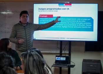 Docentes del SLEP Maule Costa fortalecen uso de Inteligencia Artificial y herramientas digitales mediante trabajo colaborativo