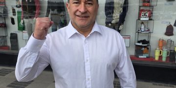 Diputado Guillermo Valdés presenta proyecto de ley para garantizar baños gratuitos en locales comerciales de atención al público