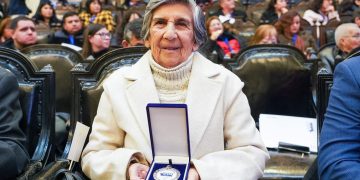Desde Río Claro al Ex Congreso Nacional: Carmen Salas recibe reconocimiento por su destacada labor comunitaria