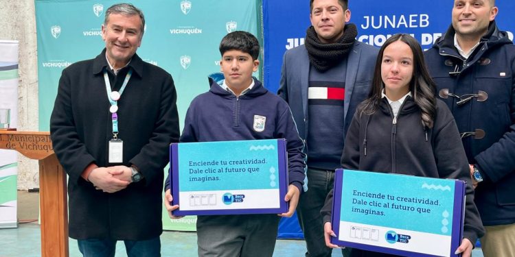 Beca TIC 2026 en Maule: más de 8.300 computadores están siendo entregados en la región