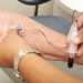 Investigadores logran estimar riesgo de fragilidad a partir de exámenes de sangre