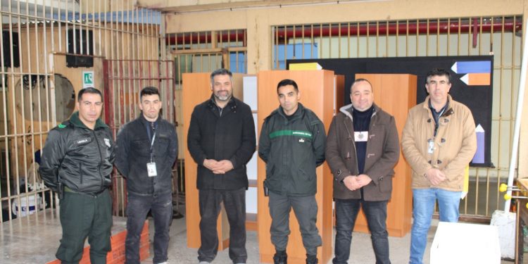 Alumnos en contexto de encierro construyen mobiliario para establecimientos del SLEP Maule Costa