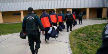 Operación Cancerbero inicia traslado de 392 internos desde el antiguo penal de Talca