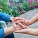 FOSIS y AIEP lanzan curso gratuito para cinco mil personas cuidadoras de adultos mayores