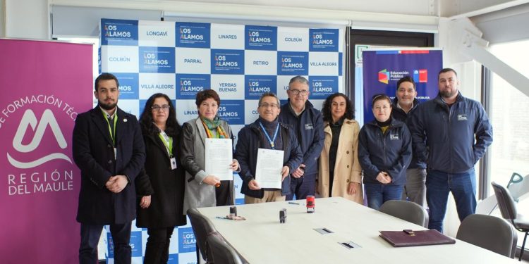 SLEP Los Álamos y CFT Estatal Del Maule Firman Convenio de Cooperación