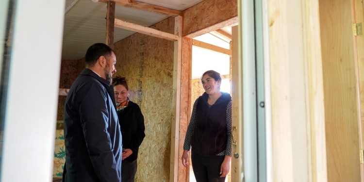 Familia de Chanco recibe vivienda de emergencia tras afectación por sistema frontal