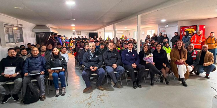 Seremi del Trabajo se reúne con más de 100 trabajadores de la construcción en Talca para abordar la prevención del consumo de drogas