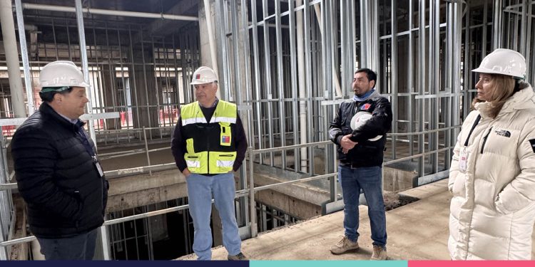 Contraloría sede Maule realizó inspecciones en el terminal de buses de Talca y obras de hospital en Linares