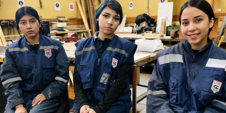 Más mujeres construyen su futuro: alumnas del Liceo Carlos Condell de la Haza apuestan por carreras ligadas a la construcción