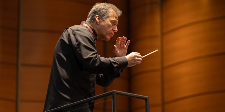 La Orquesta Clásica del Maule presentará “De Mar, Plegarias y Heroísmo” en Talca y Linares junto al director invitado Jaime Cofré