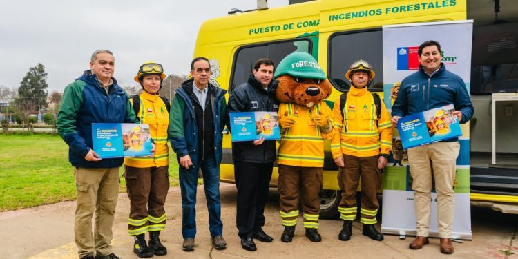 Conaf abre 400 cupos para brigadistas forestales en el Maule y delegado Prieto anuncia reactivación de mesa por incendios