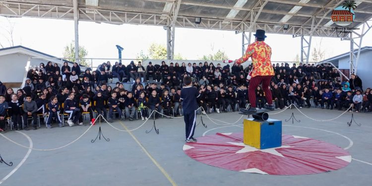 Proyecto cultural lleva la magia del circo a las escuelas de Pelarco