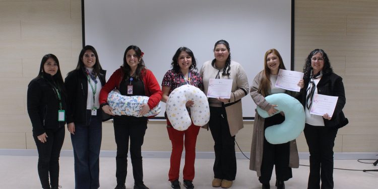 Con “amigurumis” y “saquitos de memoria”: El emotivo homenaje del Hospital de Curicó a Centros de Acción de la Mujer