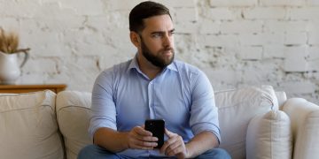 ¿Amor, trabajo o futuro? Más de 40 mil conversaciones revelan qué consultan los chilenos a los astrólogos