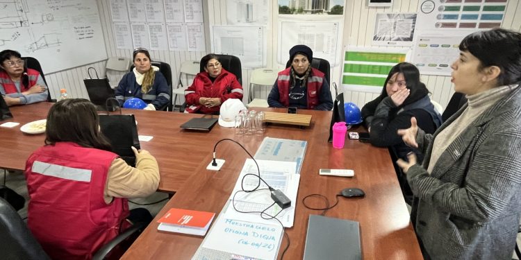Cámara Chilena de la Construcción Maule impulsa capacitación para fortalecer el liderazgo femenino en obras