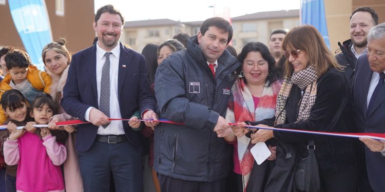 Gobierno entrega a familias maulinas llaves de sus nuevos hogares en proyecto de Integración Social y Territorial