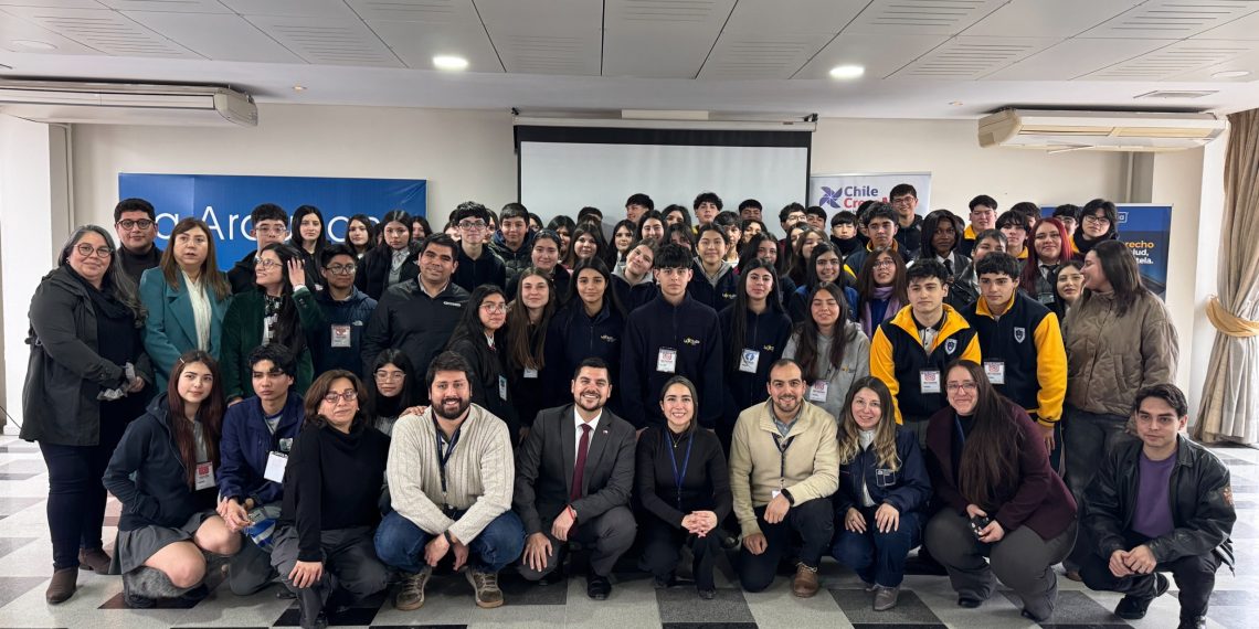 Seremis de Desarrollo Social y Educación promueven entornos digitales más seguros para niños y adolescentes