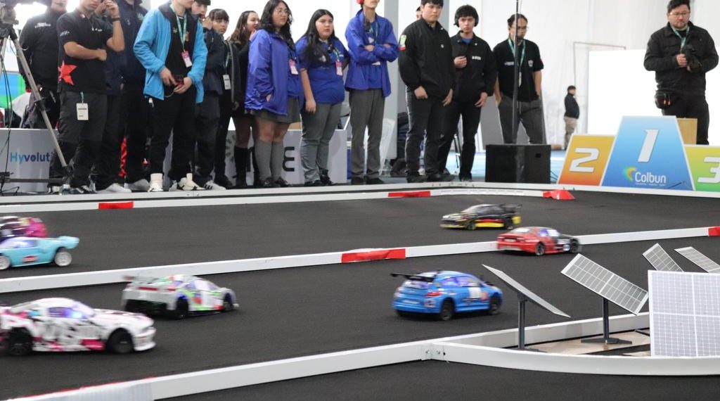 Alumnos de liceos de Talca y Yerbas Buenas competirán en la final nacional de carrera de autos propulsados por hidrógeno verde