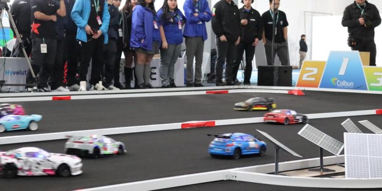 Alumnos de liceos de Talca y Yerbas Buenas competirán en la final nacional de carrera de autos propulsados por hidrógeno verde