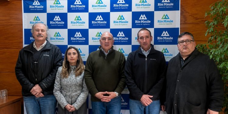 Junta de Vigilancia del Río Maule y Asociación gremial Agrícola Central fortalecen coordinación para enfrentar desafíos del agua y la agricultura regional