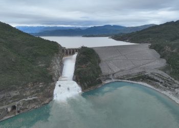 Llaman a prevenir riesgos por condiciones de alerta roja tras vertimiento de embalse Colbún