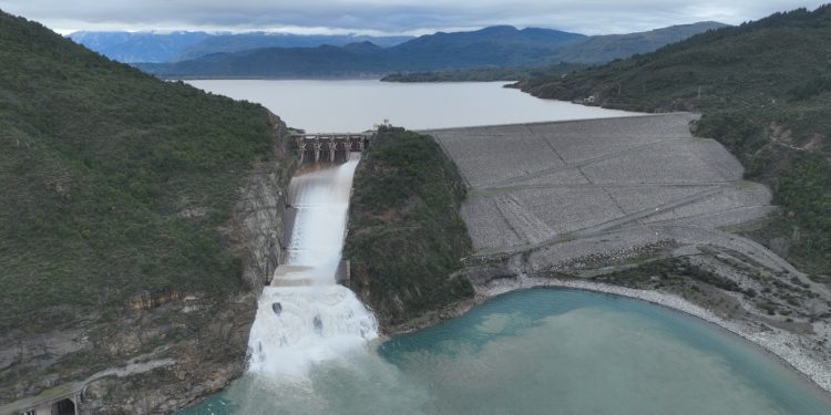Llaman a prevenir riesgos por condiciones de alerta roja tras vertimiento de embalse Colbún