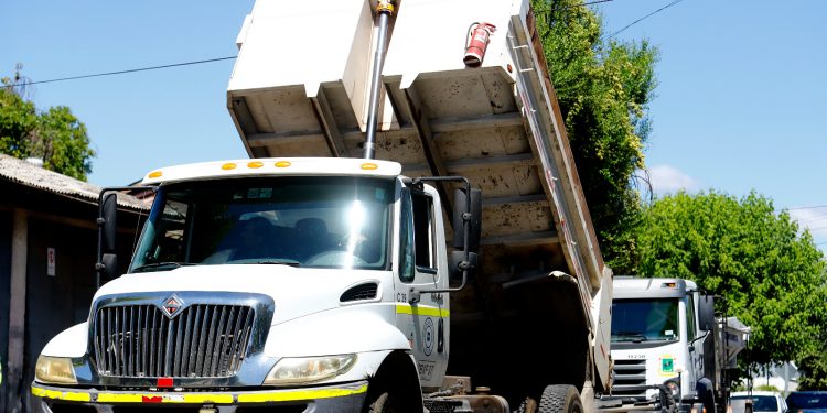 Municipalidad de Curicó anuncia millonaria inversión ante deterioro de veredas