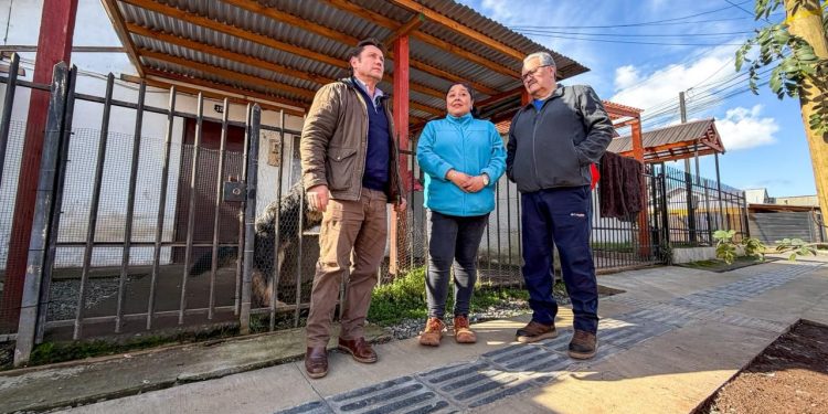 Más de 2.300 vecinos de Parral tendrán veredas más seguras y accesibles en el barrio Reina Luisa
