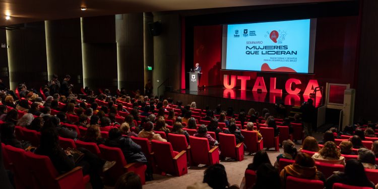 Seminario celebró el liderazgo femenino en el Maule
