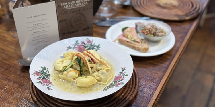Recetas del Abate Molina vuelven a la mesa de la mano de la UTalca y el cocinero Rubén Tapia