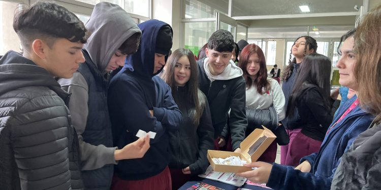 HRT acerca la salud a los jóvenes con jornada educativa en el Liceo Marta Donoso