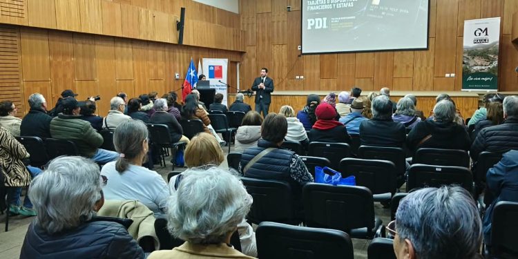 Personas Mayores del Maule adquieren herramientas para prevenir estafas