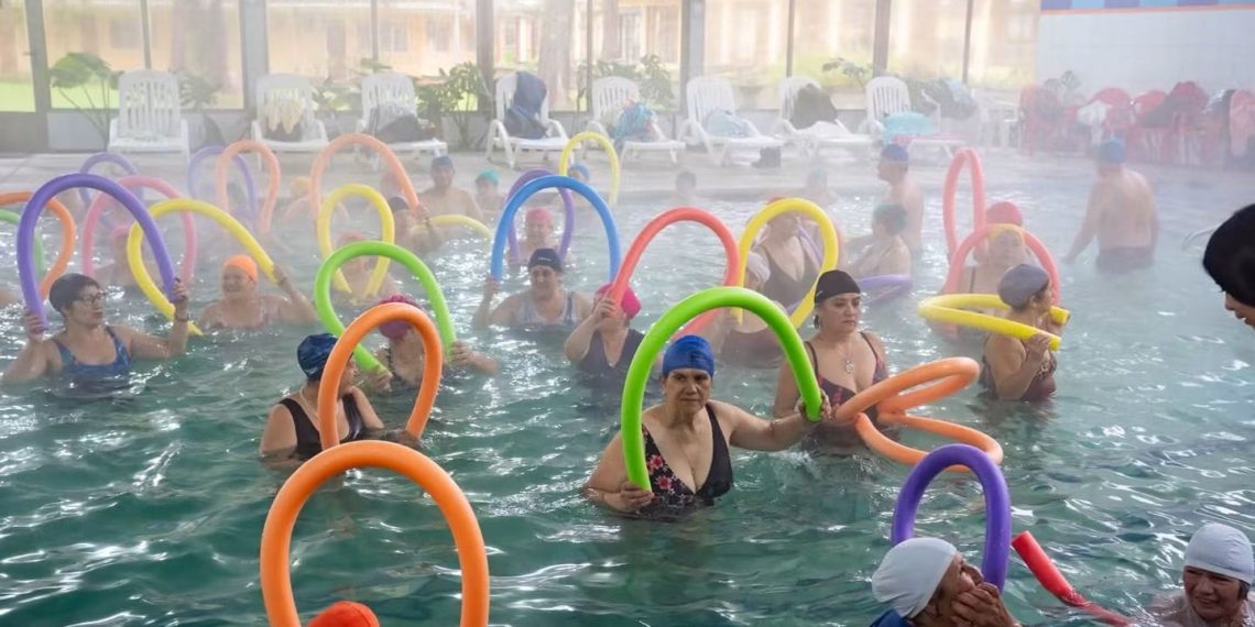 Más de 800 adultos mayores de Pelarco disfrutaron en termas de Quinamávida