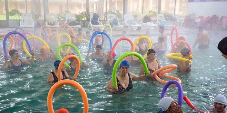 Más de 800 adultos mayores de Pelarco disfrutaron en termas de Quinamávida