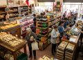 ¿Qué buscan los chilenos en los almacenes de barrio en Fiestas Patrias?