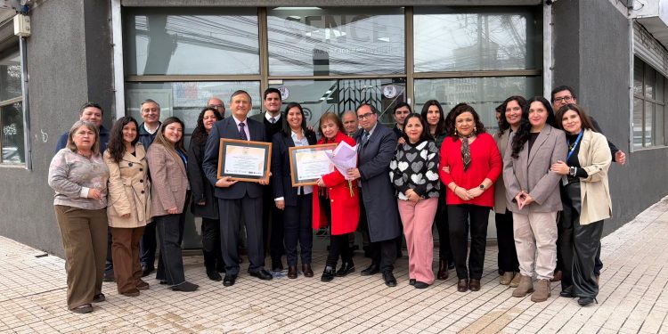 Seremi Ervin Castillo destaca trayectoria de funcionarios de SENCE con casi 50 años de servicio