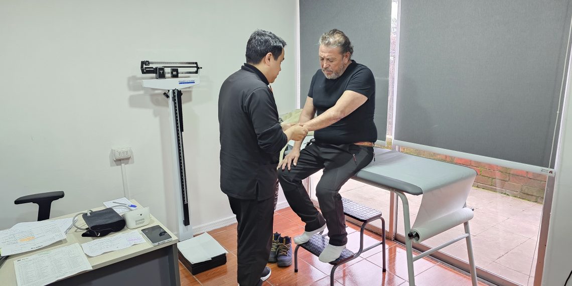 Hospital Regional de Talca utiliza innovadora plataforma para acercar atención de reumatología a la comunidad