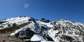 GOPE y Sección Aérea de Carabineros rescatan a excursionistas accidentados en Vilches Alto