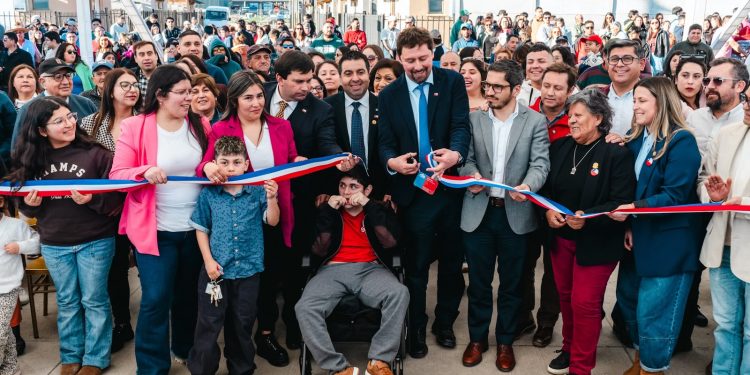 Gobierno entrega 525 nuevos hogares a familias maulinas