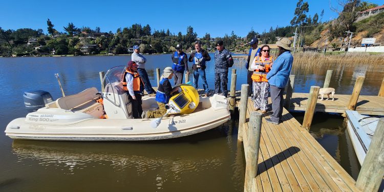 DGA implementó boya telemétrica para el monitoreo en tiempo real del Lago Vichuquén