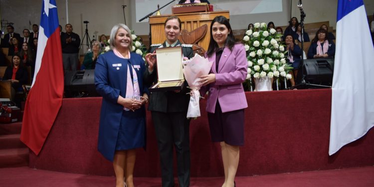 Directora Regional de Gendarmería, recibe reconocimiento en el marco del 1º Tedeum Evangélico de Pastoras de Chile