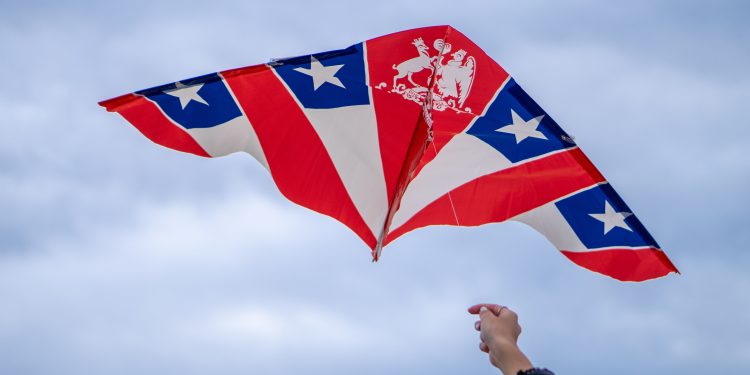 Nace el “Efecto Chile”: el fenómeno en redes que convierte a creadores extranjeros en chilenos certificados