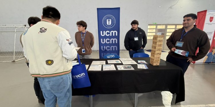 1° Feria vocacional: jóvenes en proceso de reinserción conocen opciones para escribir una nueva historia