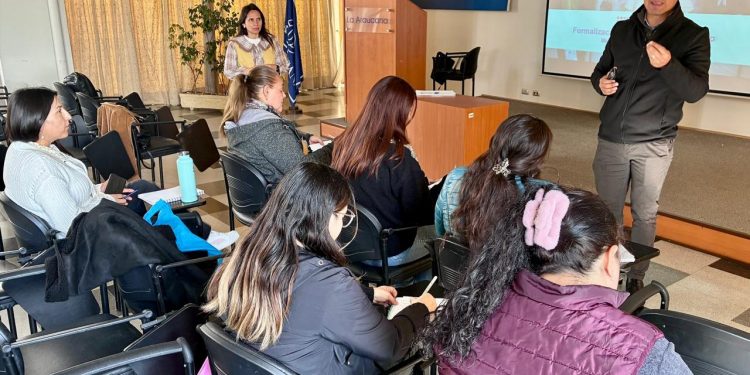 Emprendedoras maulinas reciben información y  orientación gratuita en temas tributarios