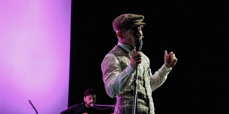 Un viaje escénico por la vida de Vicente Huidobro llega al Teatro Regional del Maule